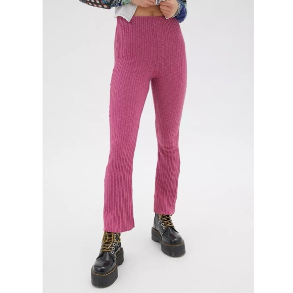 UO Rosie High-Waisted Ribbed Flare Pant - Picture 3 of 6